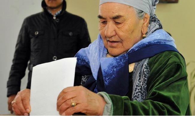  رای‌دهندگان در انتخابات ریاست جمهوری ازبکستان پای صندوقهای رای رفتند